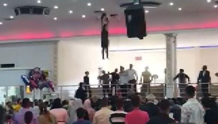 Düğünün davetsiz misafiri… Davetlileri hem şoke etti hem korkuttu!