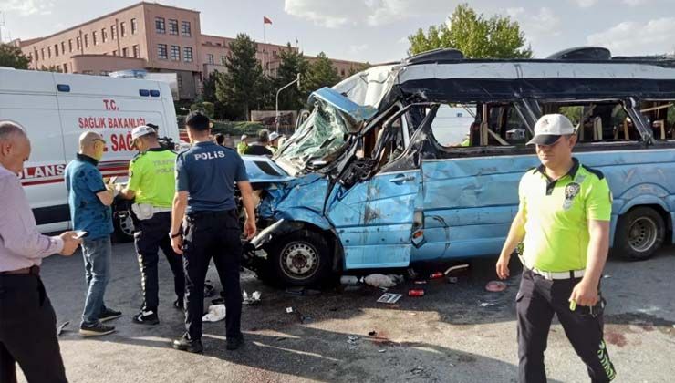 Ankara’da feci kaza: Dolmuş defalarca takla attı