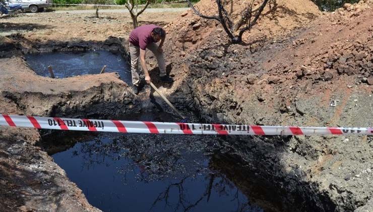 Su için tarlasına sondaj yaptırdı petrol çıktı