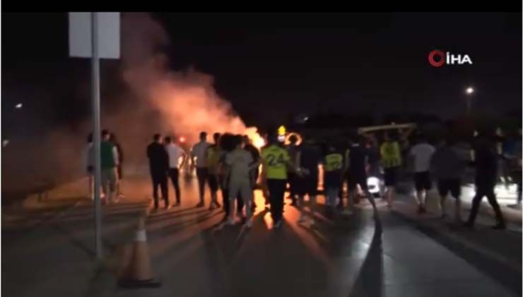 Gece İstanbul’a gelen Jorge Jesus’u onlarca taraftar karşılaşdı