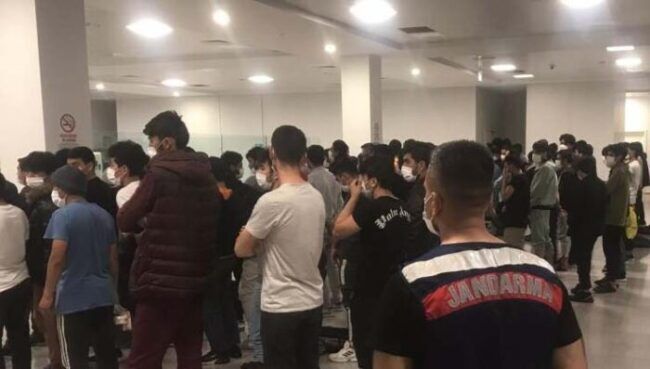 Kaçak yollardan Türkiye’ye gelen 236 Afgan göçmen ülkelerine gönderildi