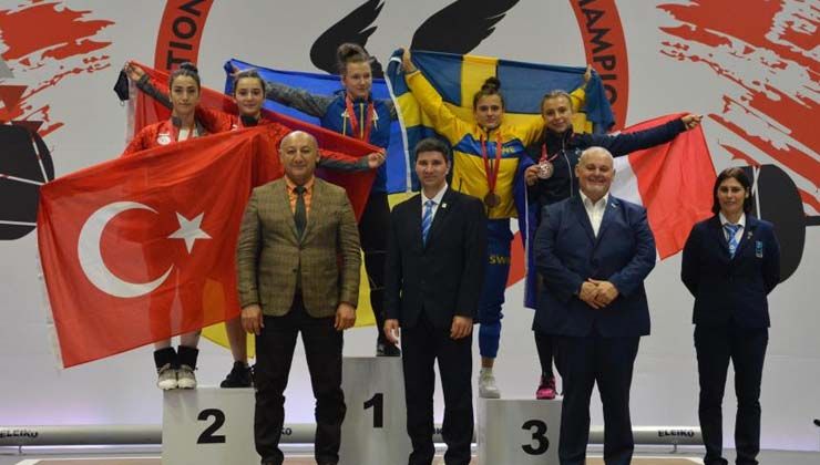 Halterde 1 altın 3 gümüş madalya