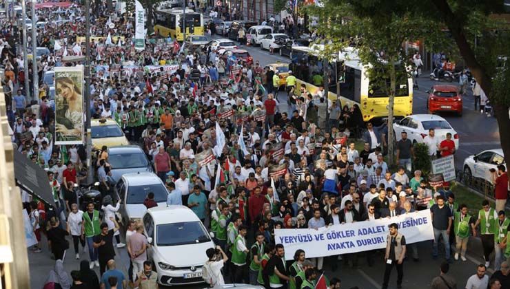 Mavi Marmara’nın 12. yıldönümünde binler yürüdü