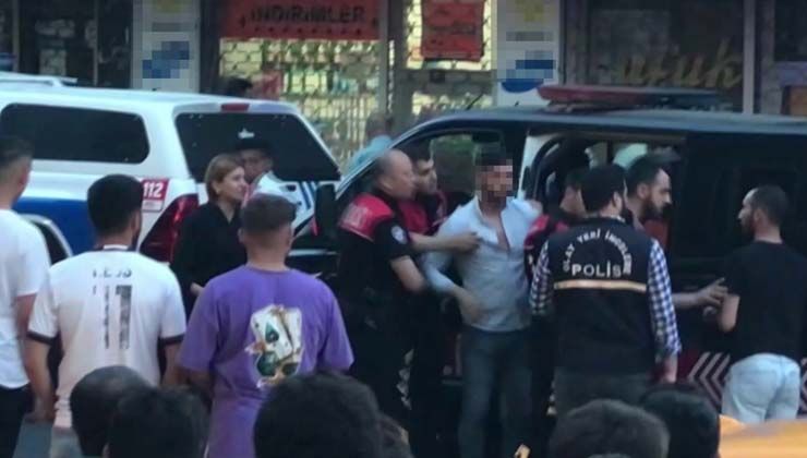 Sultanbeyli’de 18 yaşındaki kızı taciz eden kişiyi linçten polis kurtardı