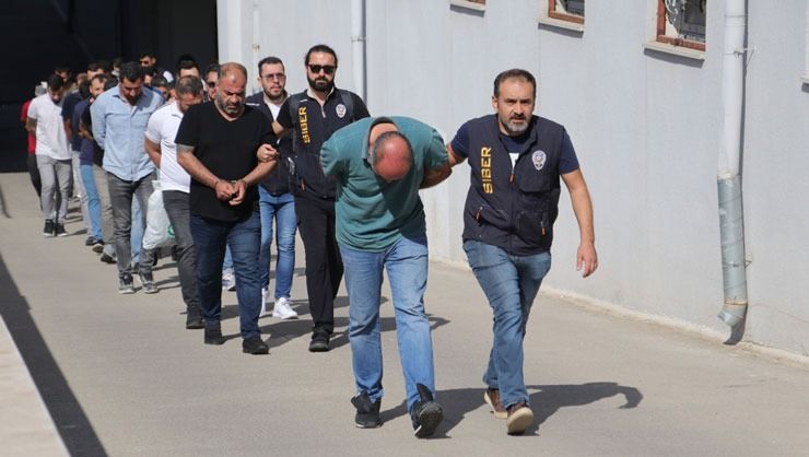 Köpek dolandırıcısı foto montajlı sahte pasaport yapmış