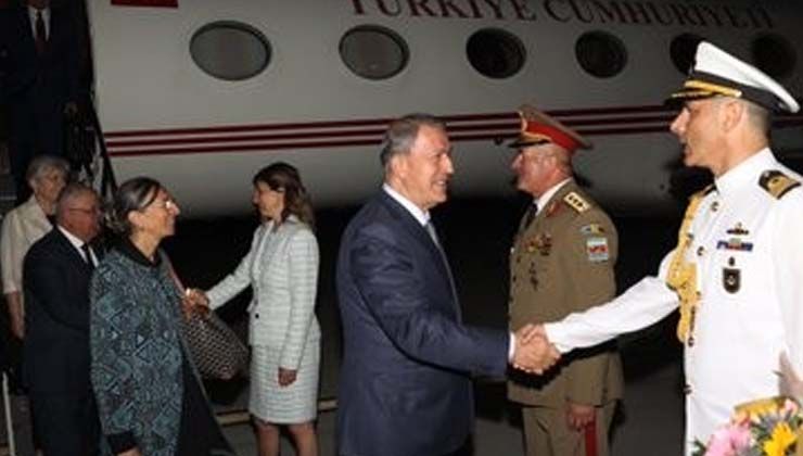 Milli Savunma Bakanı Akar Romanya’ya gitti