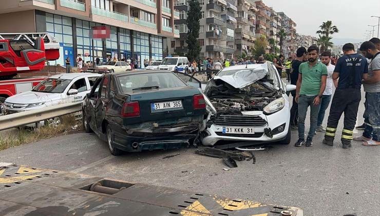 İntihar girişimini izlerken 5 araç birbirine girdi