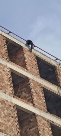 İntihar girişimini izlerken 5 araç birbirine girdi