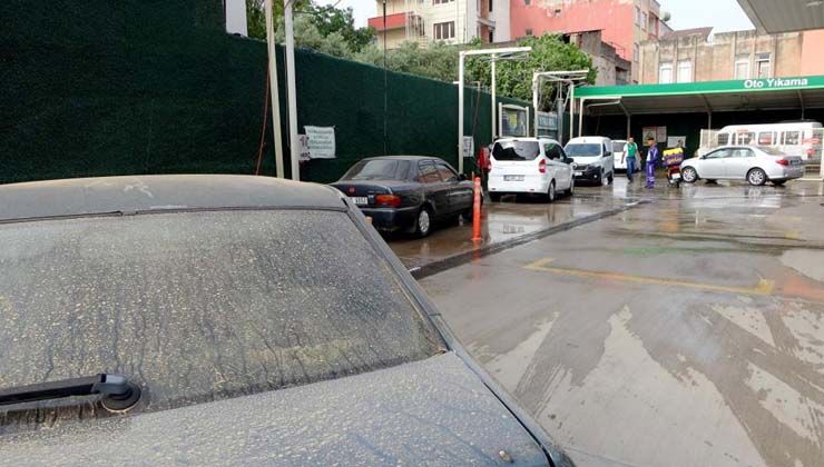 Gökten toz yağdı Osmaniye’de sürücüler oto yıkamacıların yolunu tuttu