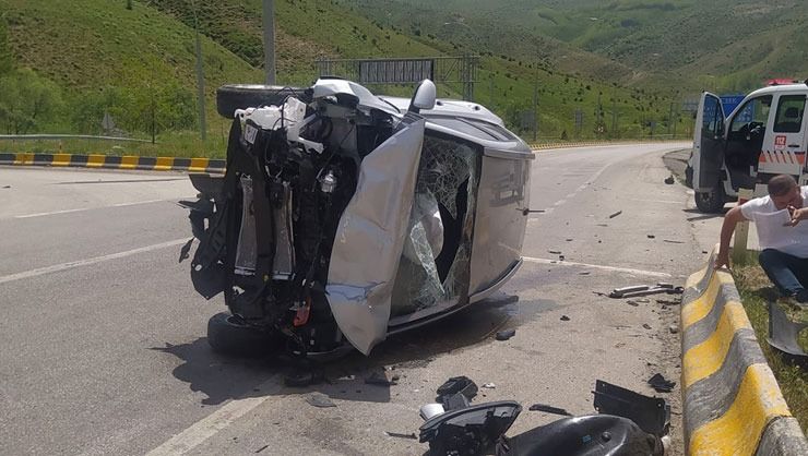 Tatvan’da otomobille kamyonet çarpıştı: 13 yaralı