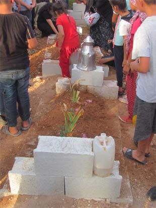 Çöken duvarın altında kalan Hacı Ali Günseli ve Mustafa Tiren yan yana defnedildi