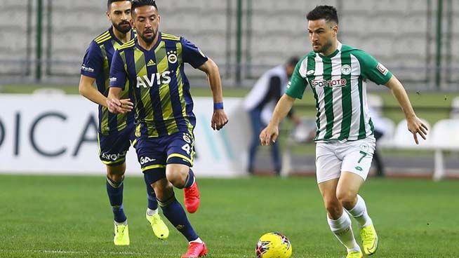 Konyaspor 9 kişiyle Fenerbahçe’yi mağlup etti