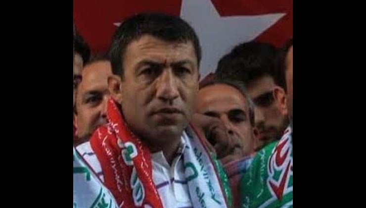 Silahlı saldırıda hayatını kaybeden Karşıyaka tribün lideri Metin Arslan defnedildi