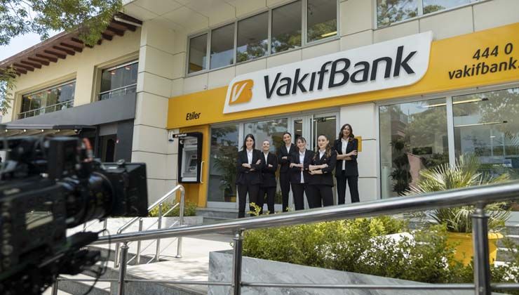 VakıfBank Spor Kulübü oyuncuları şampiyonluk getiren performanslarını şubeye taşıdı