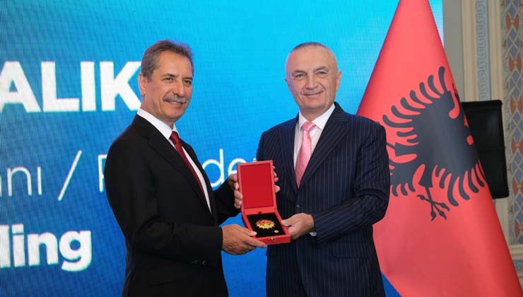 Arnavutluk’tan Ahmet Çalık’a Bayrak Şövalyesi Nişanı verildi