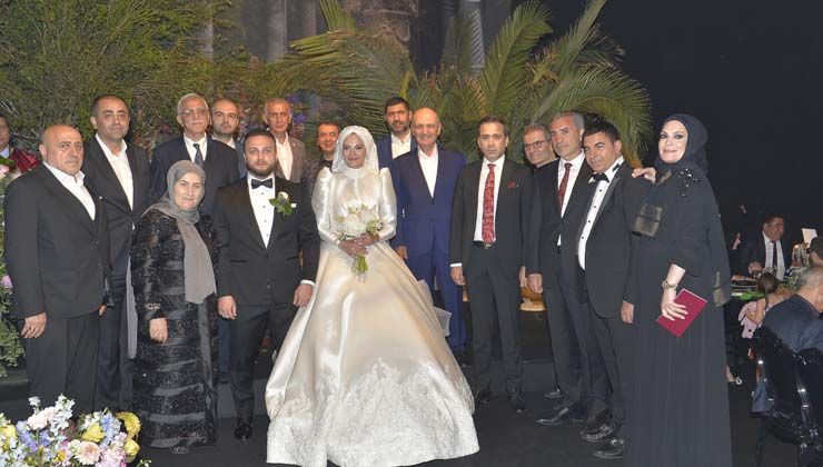 Ebru İpek ile Ömer Faruk Tekin’in düğünü ekonomi zirvesine döndü