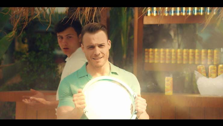 Kerem Bürsin Lipton Ice Tea ile yolculuğuna devam ediyor