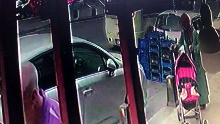 Gaziosmanpaşa’da bebek arabası hırsızlığı kamerada