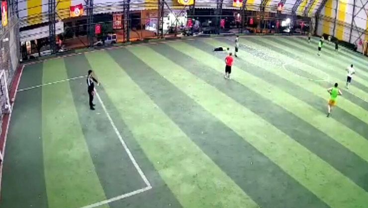 Futbol oynarken kalp krizi geçirdi