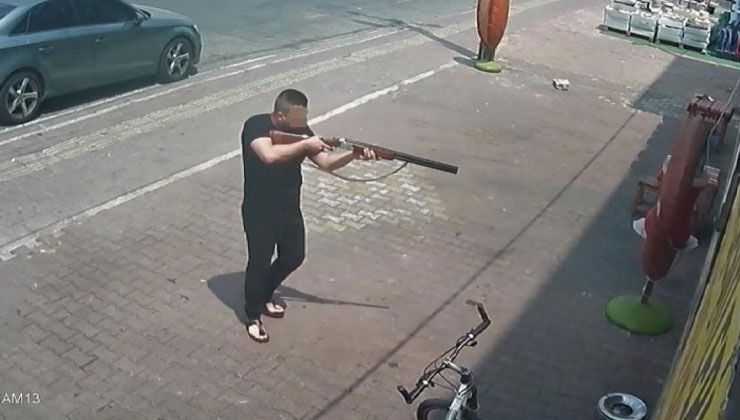 Dehşet anları! Ucuz ekmek satan fırını kurşunladı