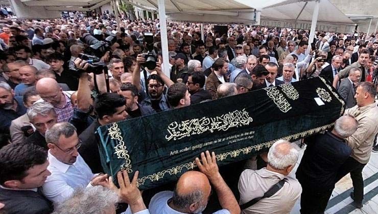 Şair ve Yazar Mevlana İdris Zengin son yolculuğuna uğurlandı