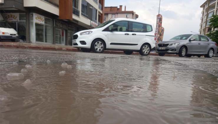 Akşam saatlerinde bastıran yağmur Konya’da etkili oldu