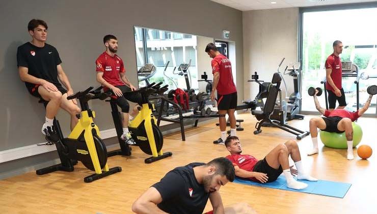 Lüksemburg ile karşılaşacak olan A Milli Takım salonda çalıştı Lüksemburg ile karşılaşacak olan A Milli Takım salonda çalıştı