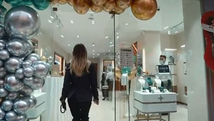 Ukraynalı mankenler, canlı müzikler ile 100 milyon dolar buhar oldu