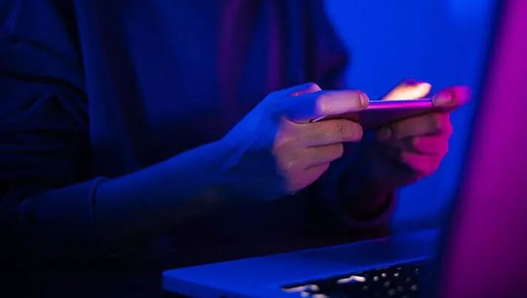 Oyun oynamasına izin vermeyen annesini öldürdü