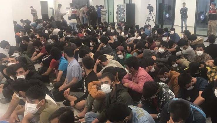 221 Afgan göçmen ülkelerine gönderildi