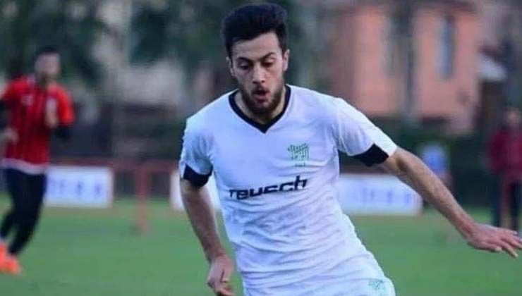 Bursa’da amatör futbolcu Barış Demir kalp krizi geçirerek hayatını kaybetti Bursa’da amatör futbolcu Barış Demir kalp krizi geçirerek hayatını kaybetti