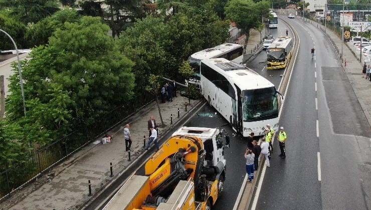 İETT otobüsü ile iki tur otobüsü çarpıştı, ortalık savaş alanına döndü
