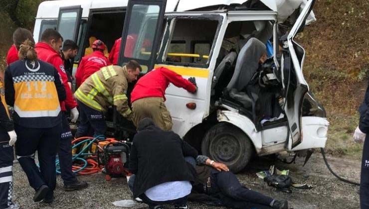 Balıkesir-Kütahya yolundan tanker ile minibüs çarpıştı: 7 kişi hayatını kaybetti