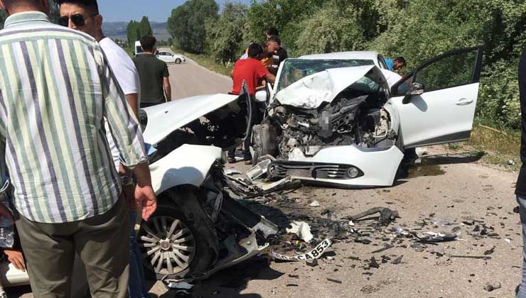 Tokat’ta otomobiller çarpıştı: 8 yaralı var