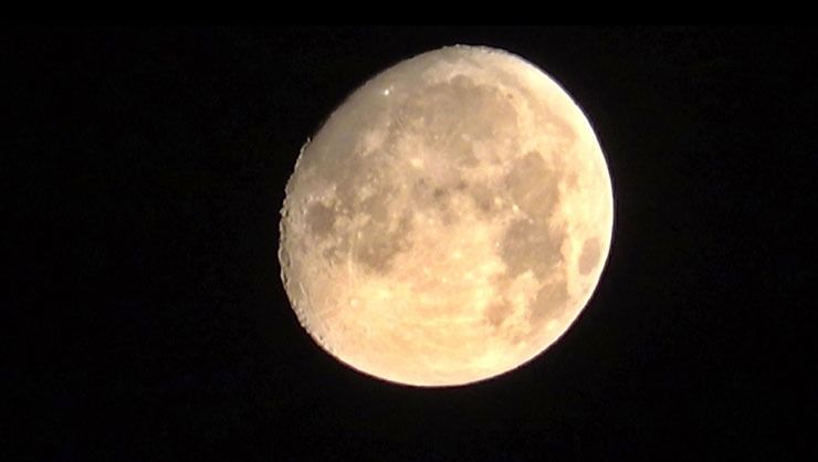 Dolunay kızıl rengiyle mest etti