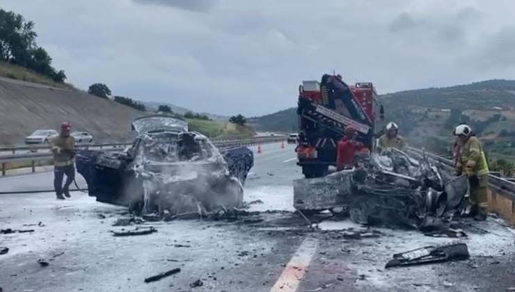 Balıkesir Susurluk’ta meydana gelen kazada iki araba yandı