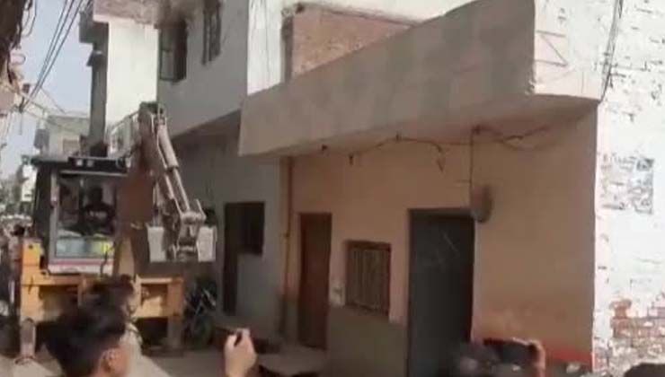 Peygamber Efendimize hakareti protesto eden 300 kişi tutuklandı, bazılarının evi yıkıldı