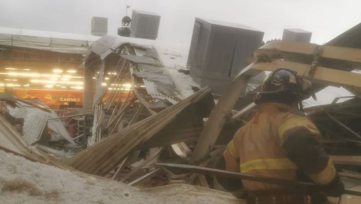 Meksika’da süpermarketin çatısı çöktü