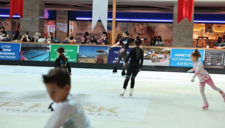 Eyüpsultan Buz Pisti açıldı