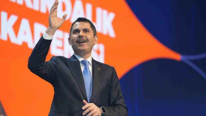 Sanatçı Orhan Gencebay, İstanbul Büyükşehir Belediye Başkan Adayı Murat Kurum’a özel şarkı besteledi