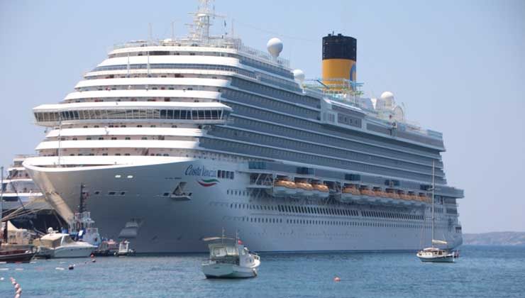 Dev gemi bin 411 yolcusuyla Bodrum’a geldi