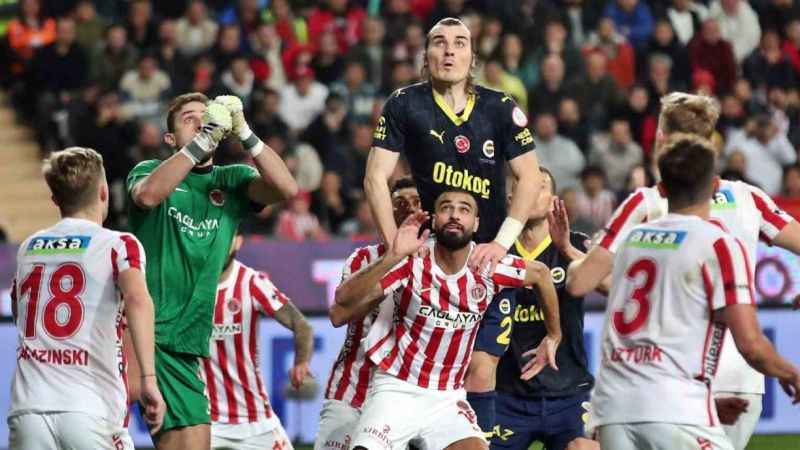 Fenerbahçe Antalya deplasmanından 3 puanla dönüyor