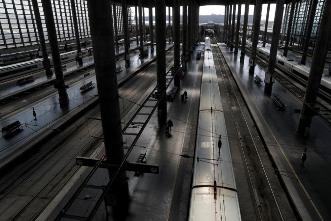 İşi olmayan dışarı çıkarsa para cezası ödeyecek!