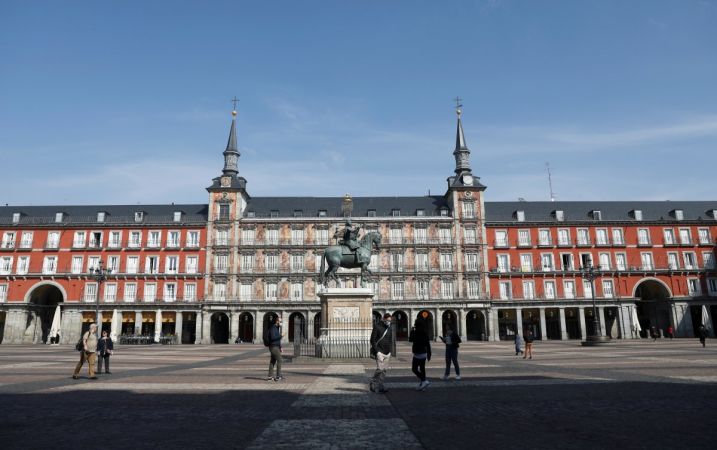 İşi olmayan dışarı çıkarsa para cezası ödeyecek!