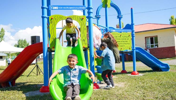 Geri dönüştürülmüş plastik atıklar Ağrı’da çocuklara oyun parkı oldu