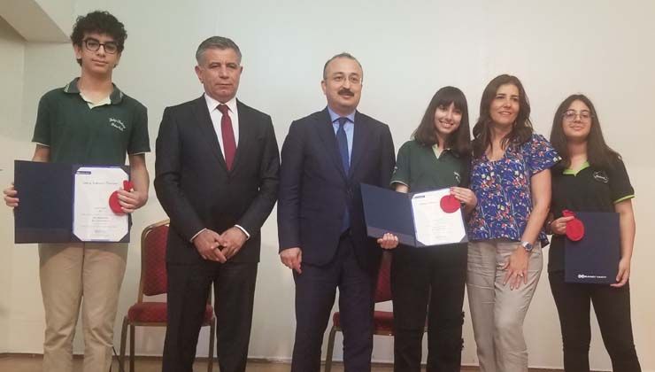 Sakıp Sabancı Ortaokulu’nda mezuniyet ve ödül töreni heyecanı