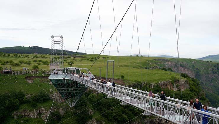 Gürcistan’daki 240 metrelik ‘Elmas Köprü’ turizmin yeni cazibe merkezi oluyor