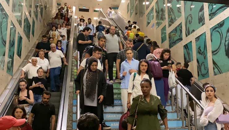 Yenikapı metroda teknik arıza yaşandı, vatandaş isyan etti