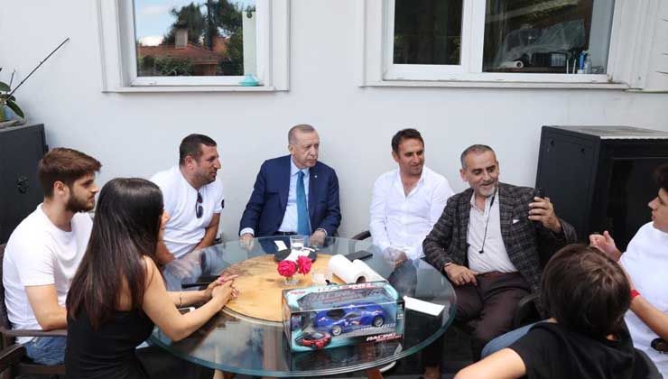 Cumhurbaşkanı Erdoğan vatandaşı kırmadı, çay içti