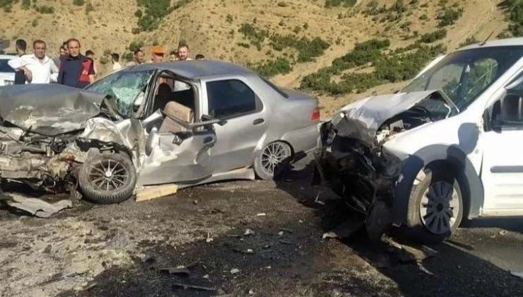 Hakkari-Van karayolunda iki araç kafa kafaya çarpıştı: 7 yaralı